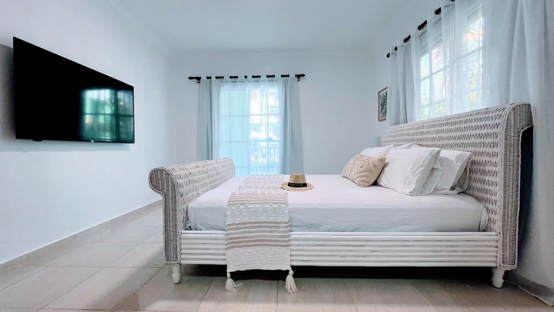 Pool View, Walk To Beach, Shops, Dining, Fast Wifi Punta Cana