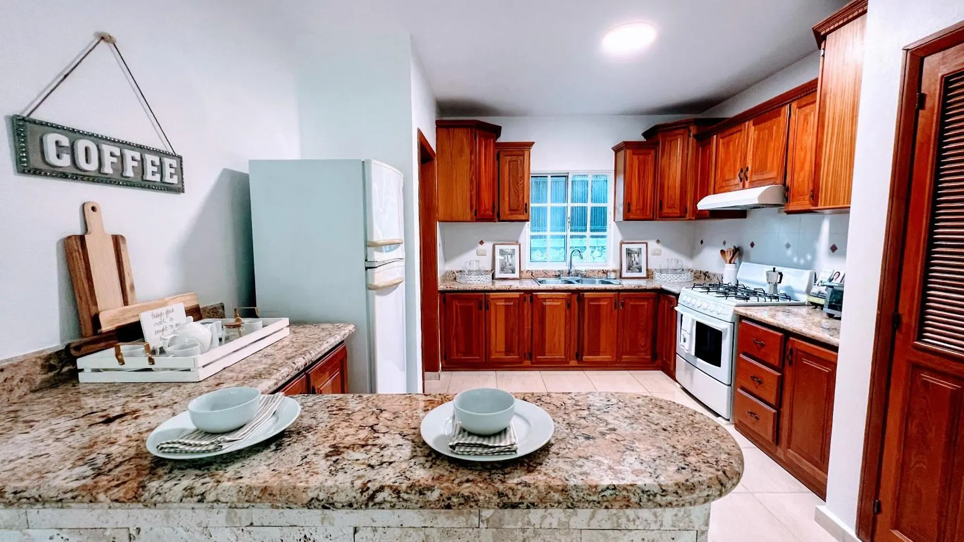 Apartment Pool View, Walk To Beach, Shops, Dining, Fast Wifi Punta Cana