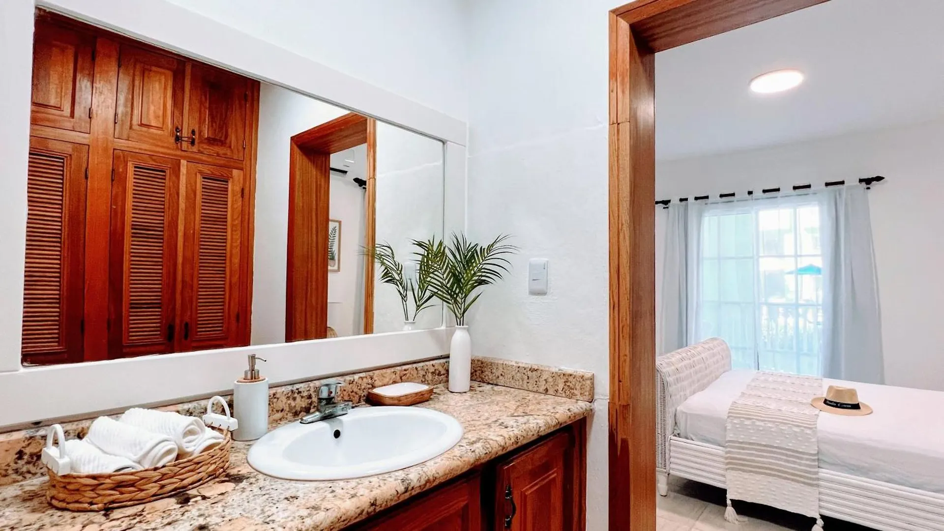 Pool View, Walk To Beach, Shops, Dining, Fast Wifi Punta Cana 0*,  Dominikanska republiken